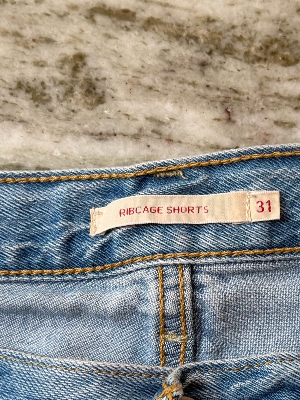 Levi's Ribcage Shorts Light Wash Denim Cutoff Shorts
Size 31 - Picture 4 of 7